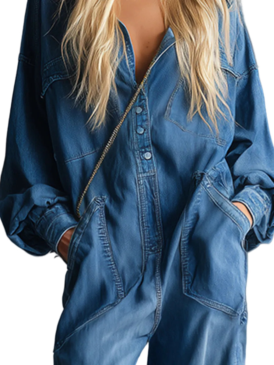 Priscilla - Casual Loose-fit Denim Jumpsuit με Κουκούλα, Κουμπιά στο Μπροστινό Μέρος και Μακριά Μανίκια σε Μπλε Χρώμα (Casual Loose-fit Hooded Blue Denim Button-front Long-sleeved Jumpsuit)